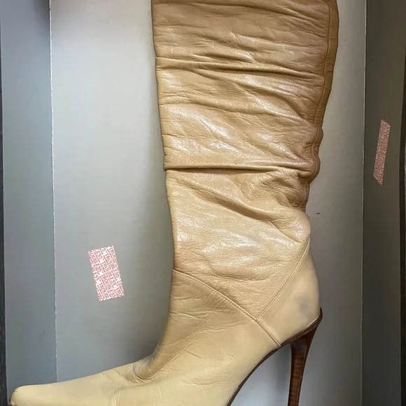 Boots - Picture 6 of 9